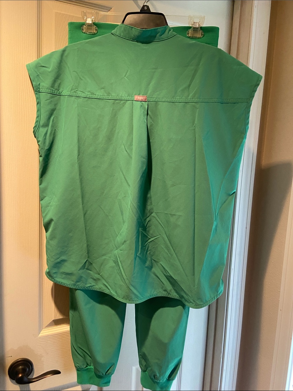 Figs Women's Scrub Set in Safety Green top small bottoms medium - Picture 12 of 12